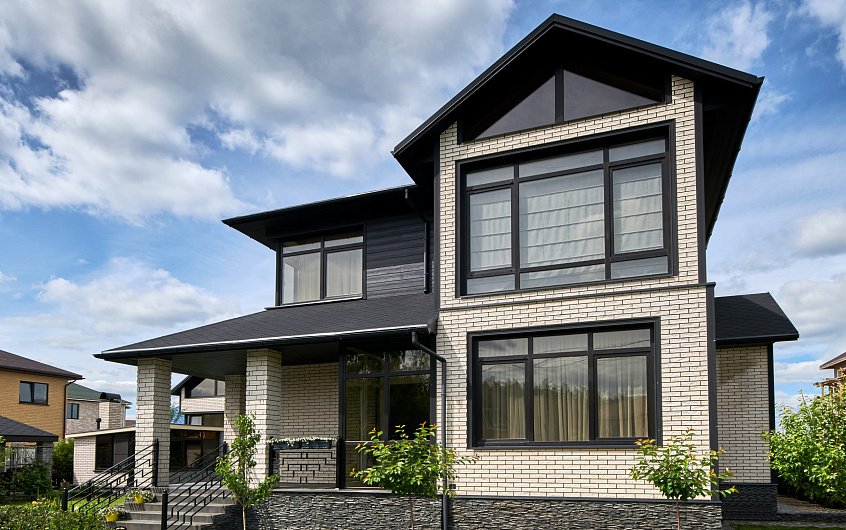 Окно для коттеджа (загородного дома)