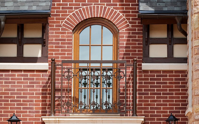 Окно для коттеджа (загородного дома)