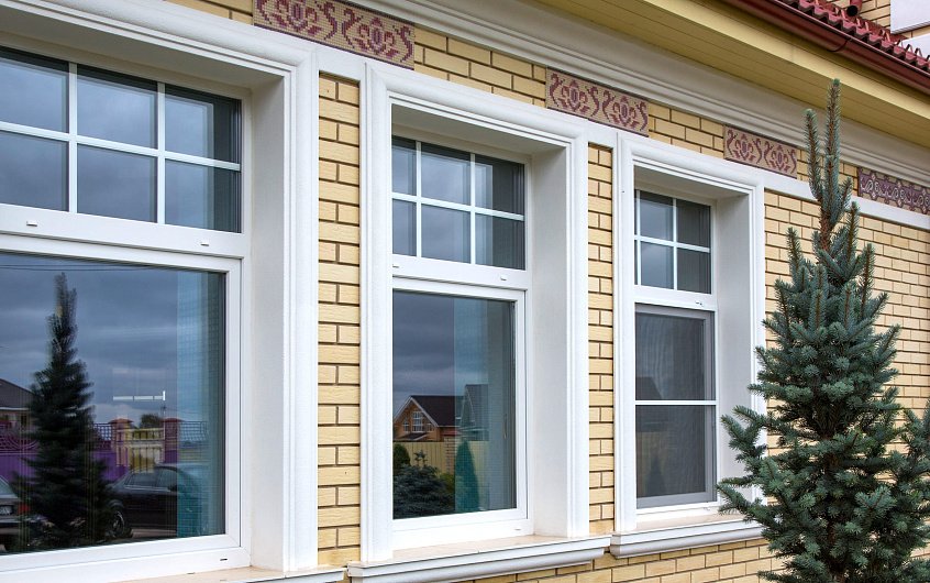 Окно для коттеджа (загородного дома)