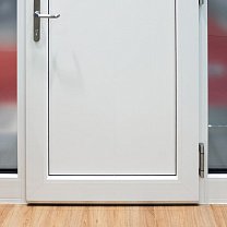 Пластиковые двери VEKA