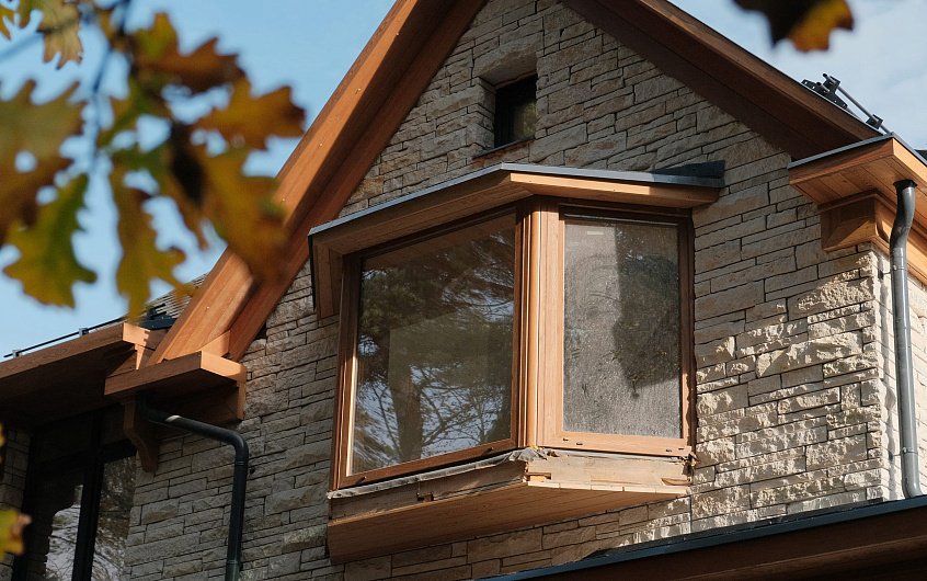 Окно для коттеджа (загородного дома)