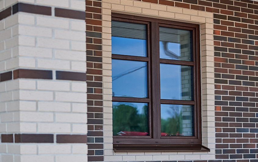 Окно для коттеджа (загородного дома)