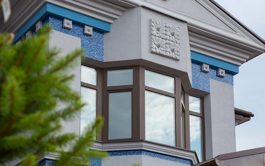 Окно для коттеджа (загородного дома)