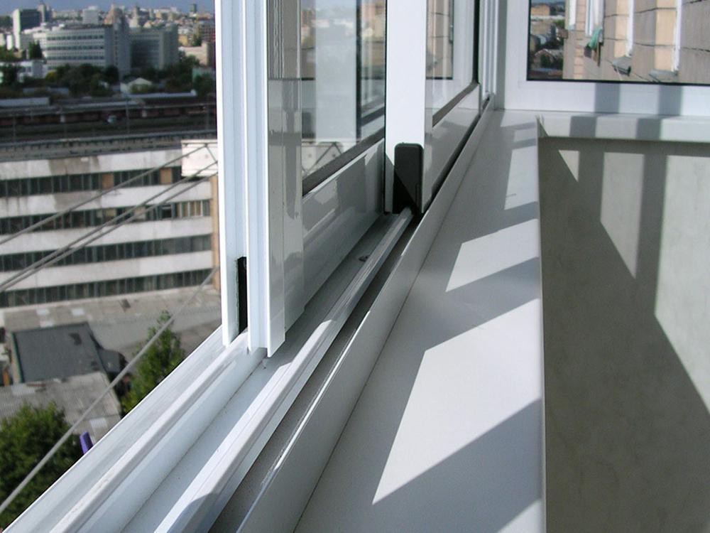 Плюсы и минусы раздвижных балконных окон